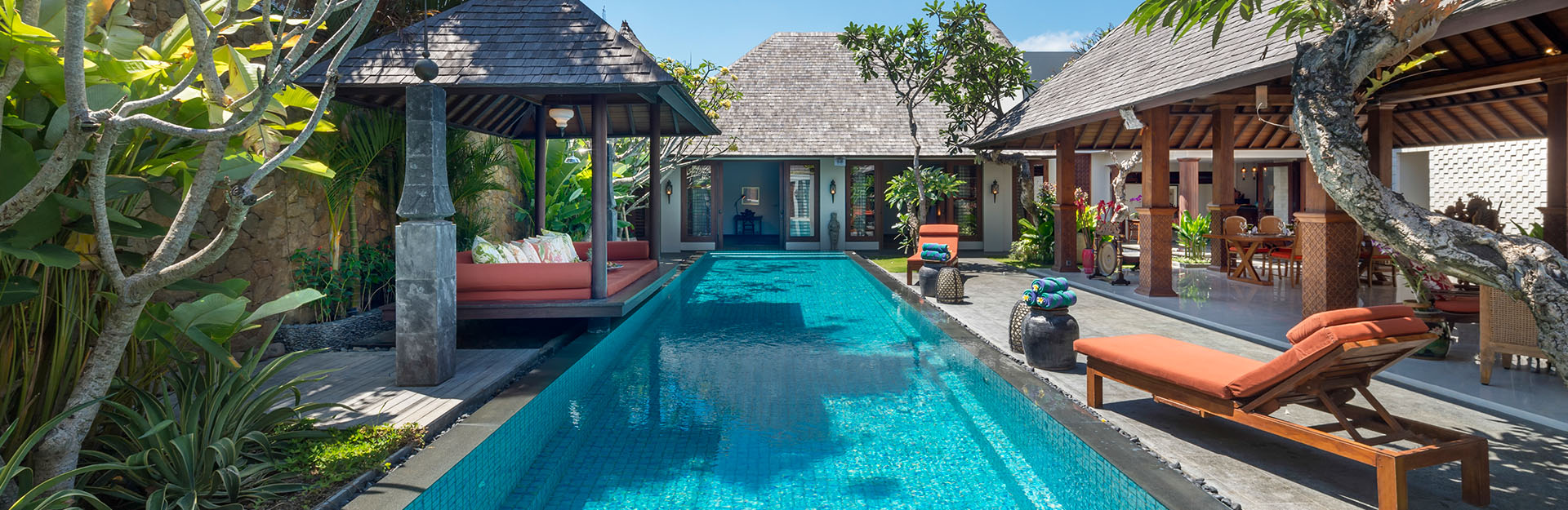 Des Indes II - From the pool edge